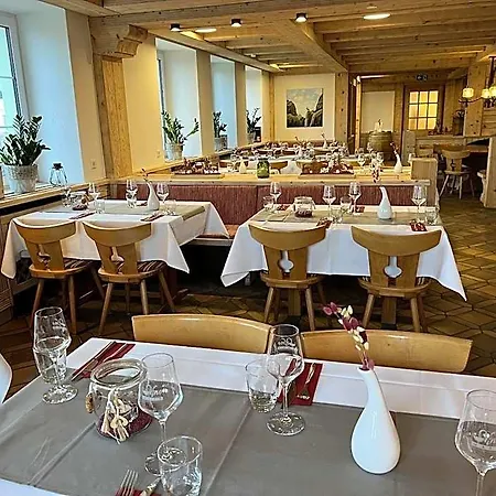 Engel Buch Hotel